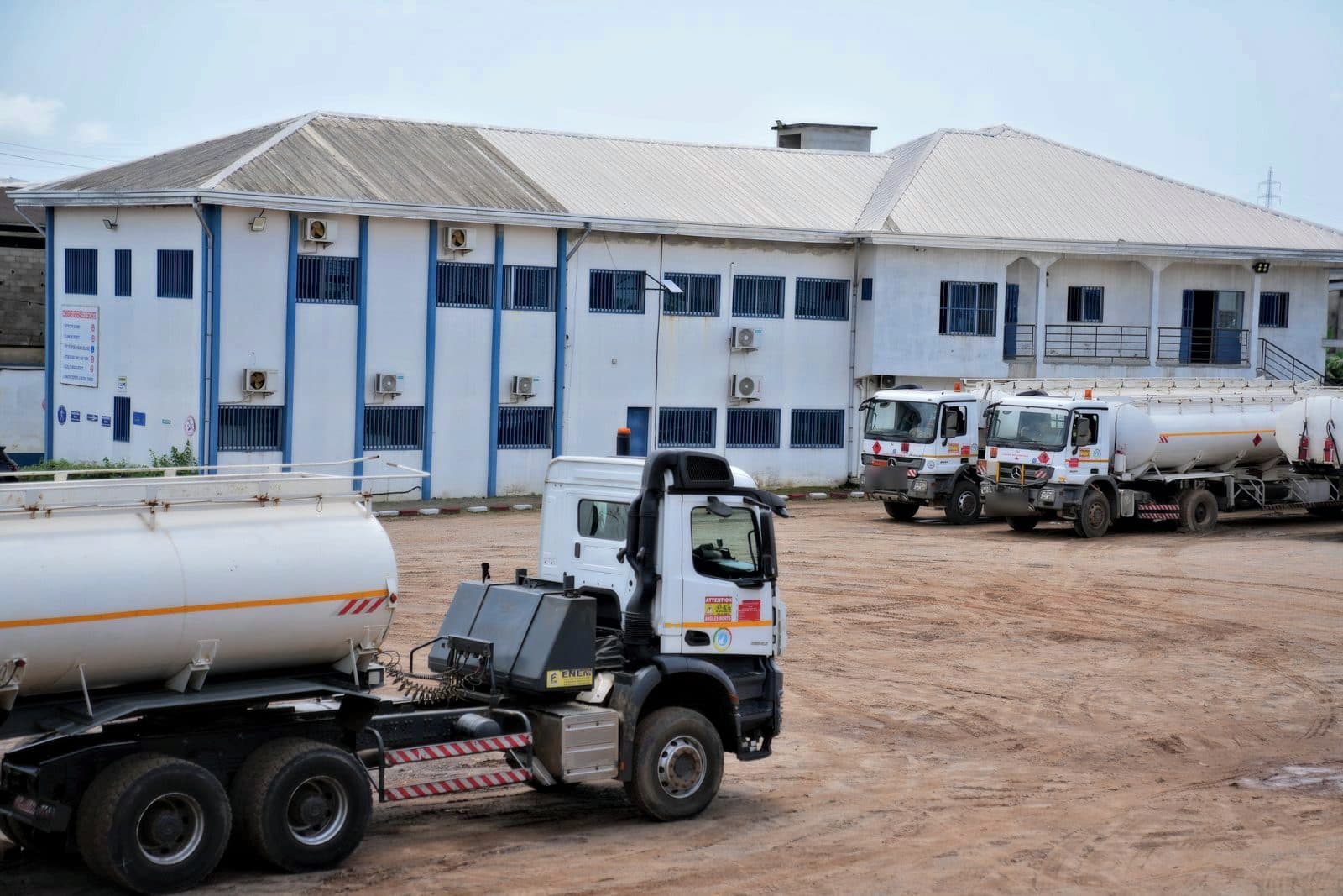 Bâtiment administratif de la base STHYC SARL à Douala